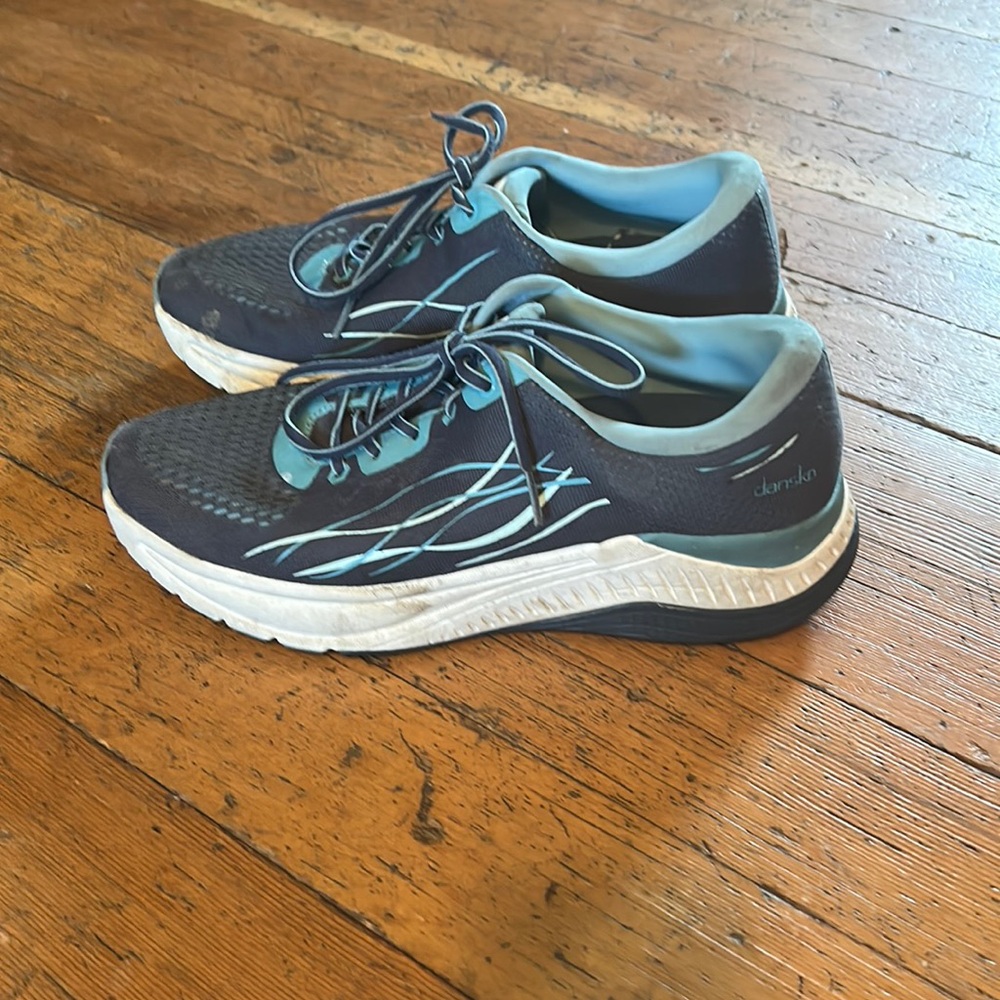 Dansko tennis athletic shoes sneakers Women’s 10 41